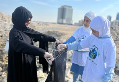 طالبات ابتدائية السهلة يبادرن بتنظيف ساحل كرباباد