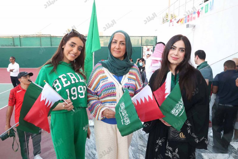 الجماهير البحرينية تؤازر المنتخب السعودي