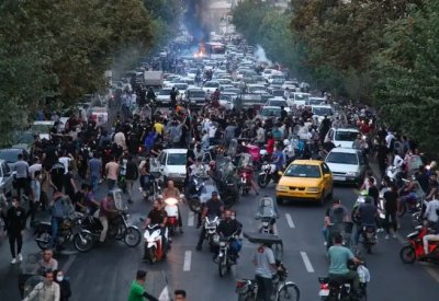 لأول مرة.. طهران تقر "أكثر من 300 قتلوا خلال الاحتجاجات