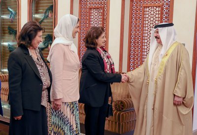 جلالة الملك المعظم يستقبل أعضاء لجنة التحكيم الدولية لجائزة الأميرة سبيكة بنت إبراهيم آل خليفة العالمية لتمكين المرأة
