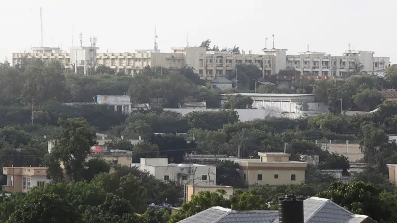 الشرطة الصومالية تعلن مقتل 8 وإنهاء حصار فندق بمقديشو