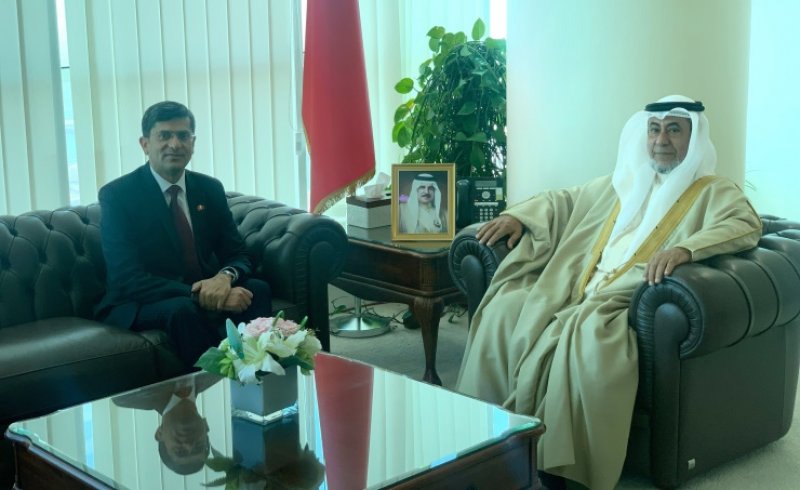 وزير شؤون المجلسين يستقبل سفير جمهورية نيبال لدى مملكة البحرين