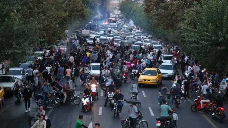 لأول مرة.. طهران تقر "أكثر من 300 قتلوا خلال الاحتجاجات