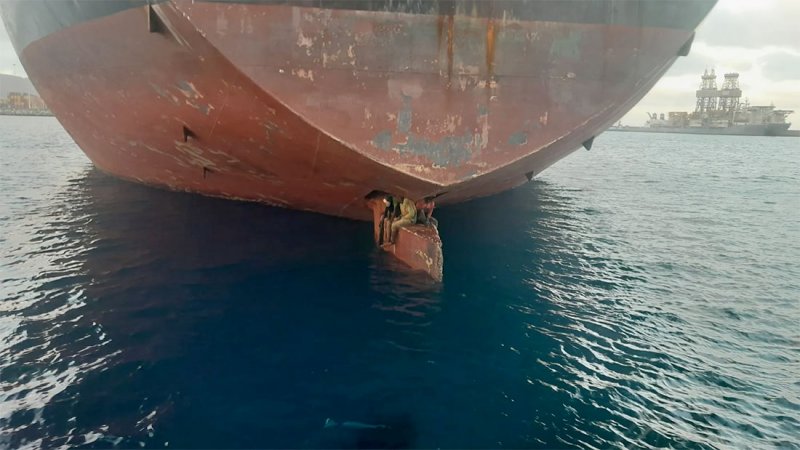 بطريقة أغرب من الخيال.. وصلوا بحرا إلى إسبانيا