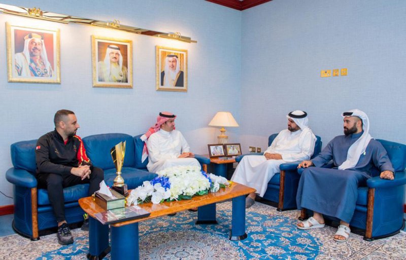 سمو الشيخ عيسى بن علي يشيد بالبطل العالمي حبيب صباح