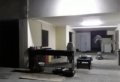 ضبط مطعم يقدم الأطعمة والمشروبات الكحولية في مجمع سكني بالجفير