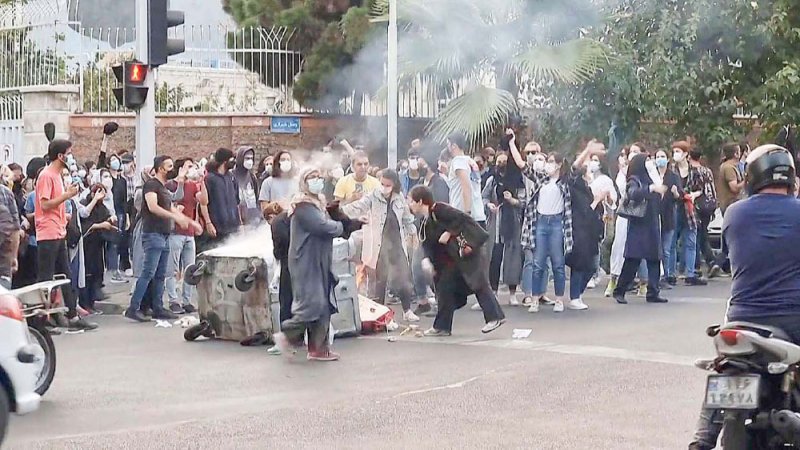 إيران تزج بمخابرات خليجية في احتجاجات عجزت عن كبحها
