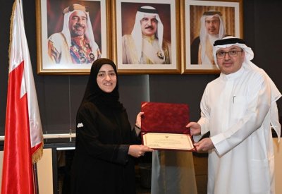المستشار نواف حمزة: المرأة البحرينية شريك محوري في مسيرة العمل الوطني