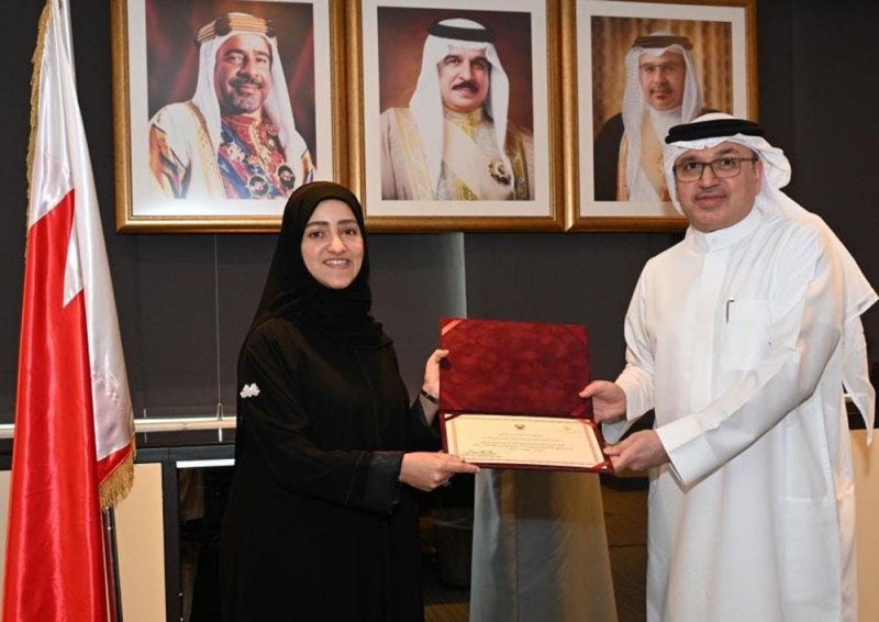 المستشار نواف حمزة: المرأة البحرينية شريك محوري في مسيرة العمل الوطني