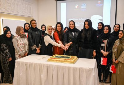 الرميحي تثمّن الإسهامات الفاعلة للمرأة في مختلف مراحل بناء الوطن ونهضته