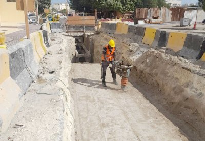 البدء في تنفيذ مشروع إنشاء شبكة الصرف الصحي بمجمع 424 في جد حفص