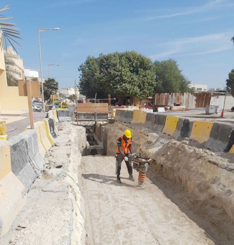 البدء في تنفيذ مشروع إنشاء شبكة الصرف الصحي بمجمع 424 في جد حفص