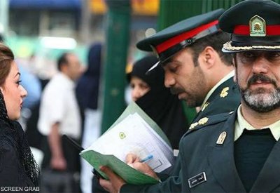 إيران تحل شرطة الأخلاق.. وتراجع قانون الحجاب