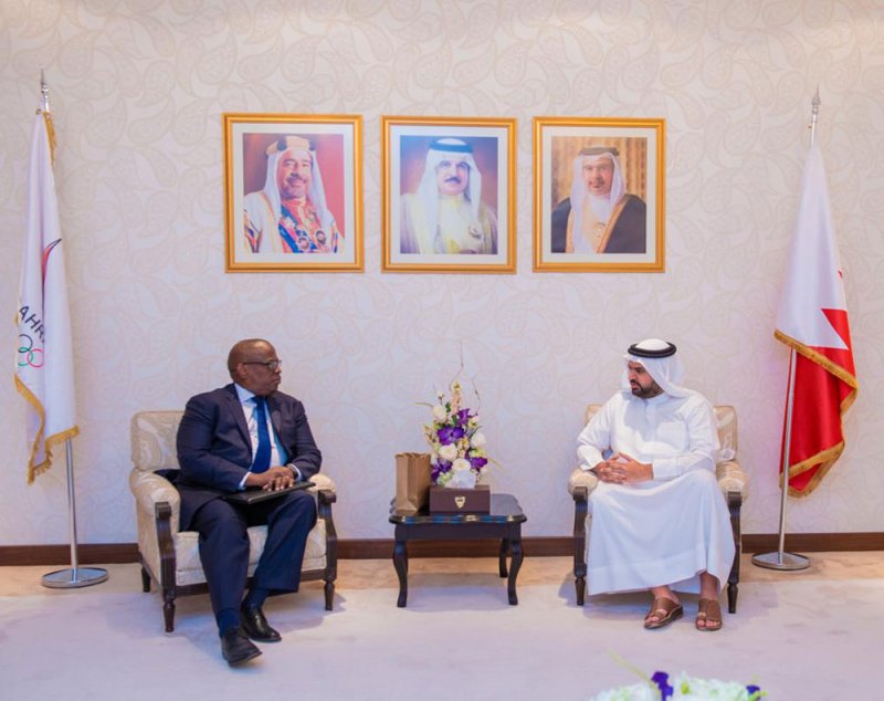 سمو الشيخ عيسى بن علي يستقبل رئيس اللجنة الأولمبية الأوغندية