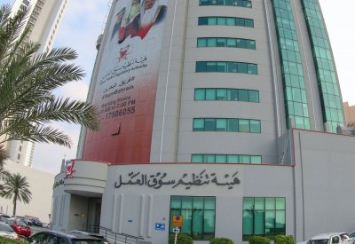 احتساب 5 دنانير مقابل إصدار بطاقة عمل للعمال الأجانب المصرح لهم