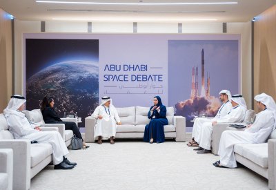 وزير الخارجية يلتقي وزيرة التربية والتعليم ووزير الدولة بوزارة الخارجية والتعاون الدولي في دولة الإمارات العربية المتحدة