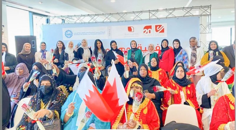 إدارة تقدم المرأة بـ “الكلمة الطيبة” تحتفي بالإسهامات البارزة للمرأة البحرينية