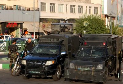 إيران توقف أشخاصاً لصلتهم "بدول أوروبية".. وتحكم بالإعدام على 5