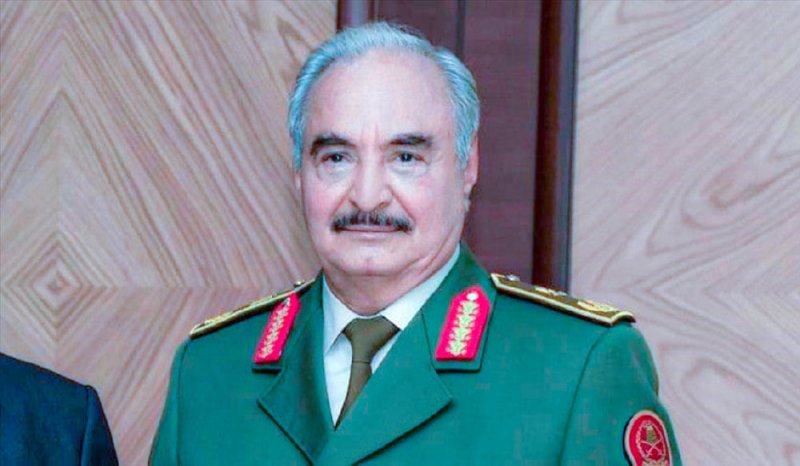 خليفة حفتر يتمسك بالترشح لرئاسة ليبيا