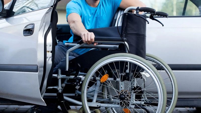 عرض وظيفة سائق على شخص من ذوي الإعاقة