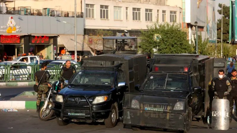 إيران توقف أشخاصاً لصلتهم "بدول أوروبية".. وتحكم بالإعدام على 5