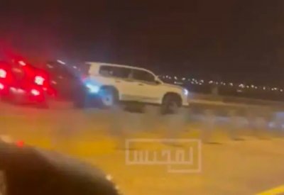 بالفيديو: الكويت.. سباق بين سيارتين ينتهي بفاجعة