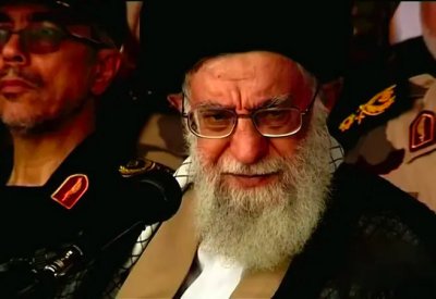 في محاولة لاحتواء الاحتجاجات.. خامنئي يدعو لإصلاح النظام الثقافي