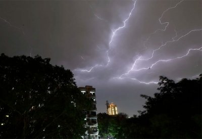 قفزة قياسية.. البرق يفتك بالمئات في الهند