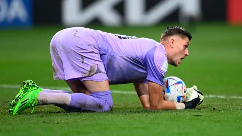 حارس هولندا: ميسي بشر ويهدر ركلات الجزاء
