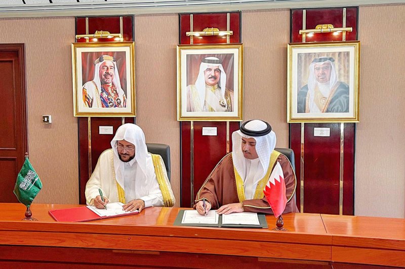 توقيع برنامج تنفيذي لتعزيز التعاون في مجالات الشؤون الإسلامية بين البحرين والسعودية