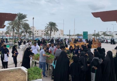 الآن: عشرات المواطنين والمقيمين يتوافدون على فعالية "هواة المزارعين" بساحل بوصبح