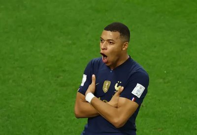 زميله يتحدى: مبابي سيضحك أخيراً أمام ووكر