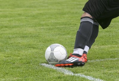 دراسة تكشف "تأثيرا خطيرا" على أدمغة لاعبي الكرة