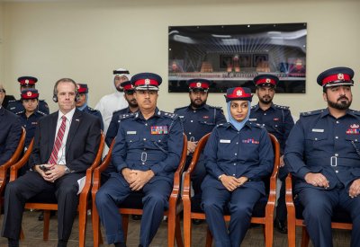 مساعد رئيس الأمن العام لشؤون العمليات والتدريب يكرم المشاركين في دورة "استشارة فحص وثائق السفر المتقدمة"