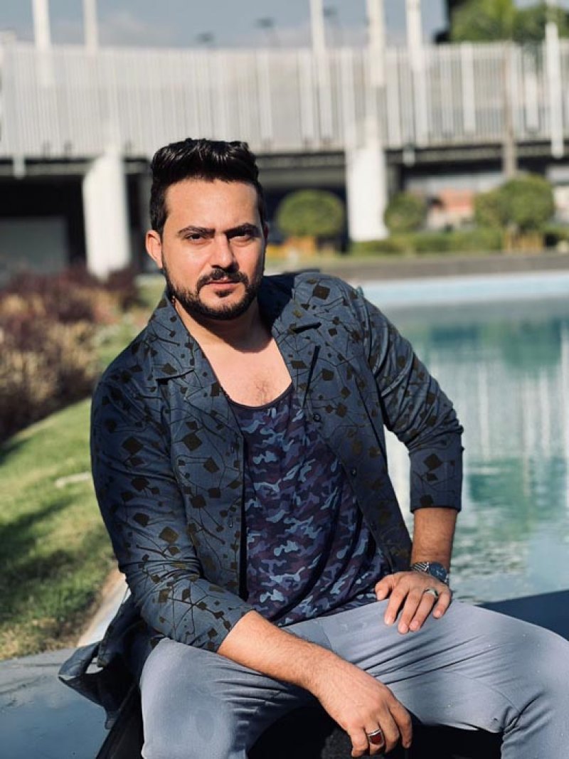 ياسين محسن: سعيد بنجاح «انا وانت حكاية» على منصات التواصل الاجتماعي