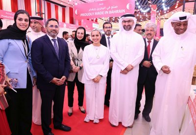 وزير الصناعة والتجارة يفتتح فعالية اللولو هايبر ماركت لعرض ودعم المنتجات البحرينية بمناسبة احتفالات مملكة البحرين بأعيادها الوطنية