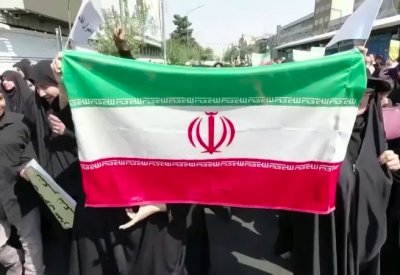 إيران تواصل حملة قمع تطال الأقليات.. وتجدد عقوبة "بهائيتين"