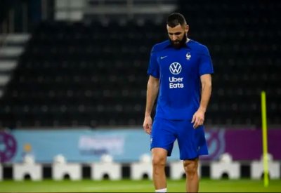 بنزيمة داعمًا فرنسا قبل لقاء المغرب: أنا خلفكم