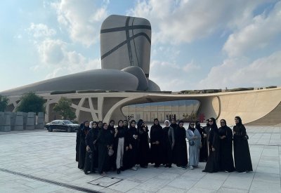 طلبة جامعة البحرين يزورون مركز "إثراء" الثقافي في السعودية