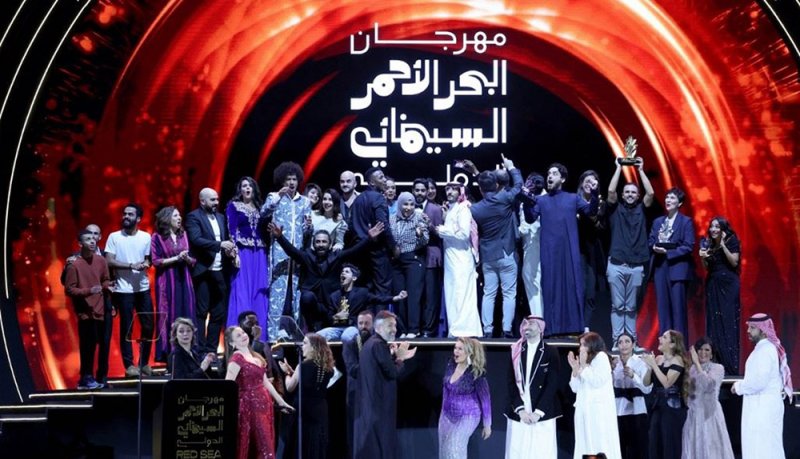 فيلم “جنائن معلقة” وتحدي الحب وصلة الدم