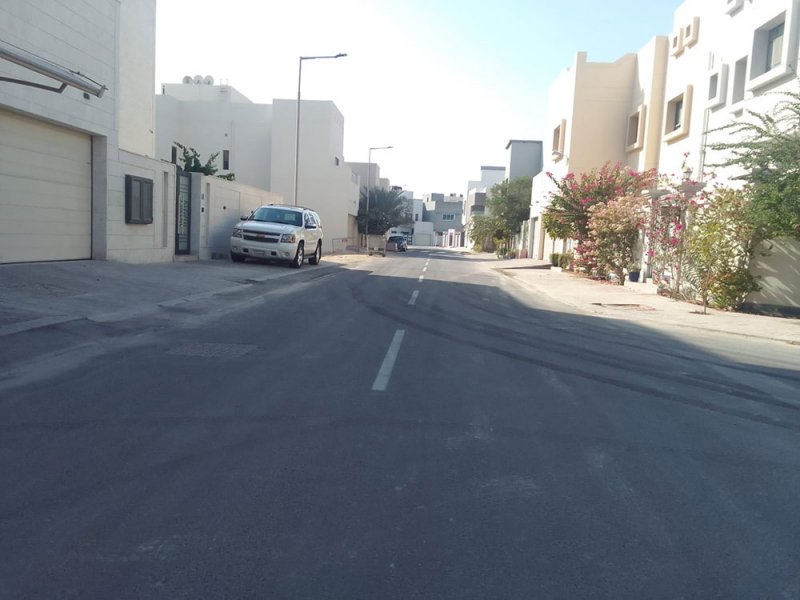 (الأشغال): الانتهاء من أعمال مشروع رصف الطرق الترابية بمجمع 733 في الناصفة