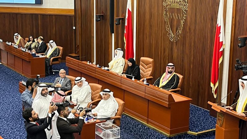 الرميحي ترأست الجلسة الإجرائية كرئيس السن