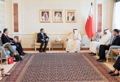 سعادة وزير الخارجية يستقبل سفير الاتحاد السويسري المعين لدى مملكة البحرين