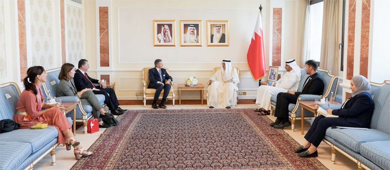 سعادة وزير الخارجية يستقبل سفير الاتحاد السويسري المعين لدى مملكة البحرين