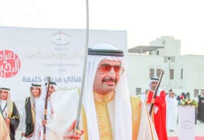 سمو محافظ الجنوبية يشهد آخر فعاليات العرضة البحرينية بحضور أعيان وأهالي مدينة خليفة