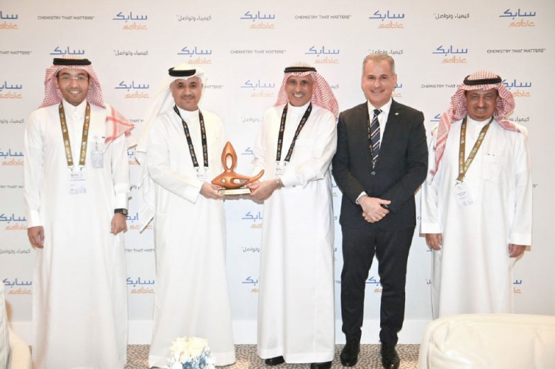 “سابك” و “جيبك” تعقدان اجتماعا استراتيجيا لمناقشة أهم قضايا “البتروكيماويات”