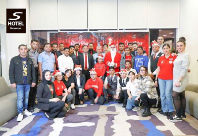 “THE S HOTEL” يحتفل بإضاءة شجرة “الكريسماس”