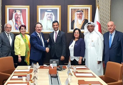 وزير شئون البلديات والزراعة يستقبل نادي روتاري البحرين