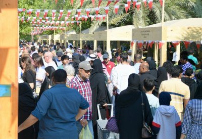 بالصور: سوق المزارعين يحتفي بأعياد البحرين ويستقطب 25152 زائراً في أسبوعه الثاني