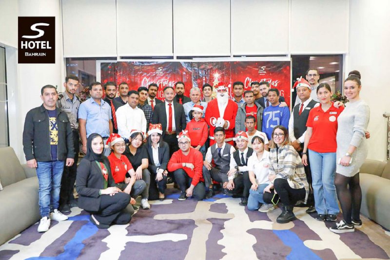 “THE S HOTEL” يحتفل بإضاءة شجرة “الكريسماس”